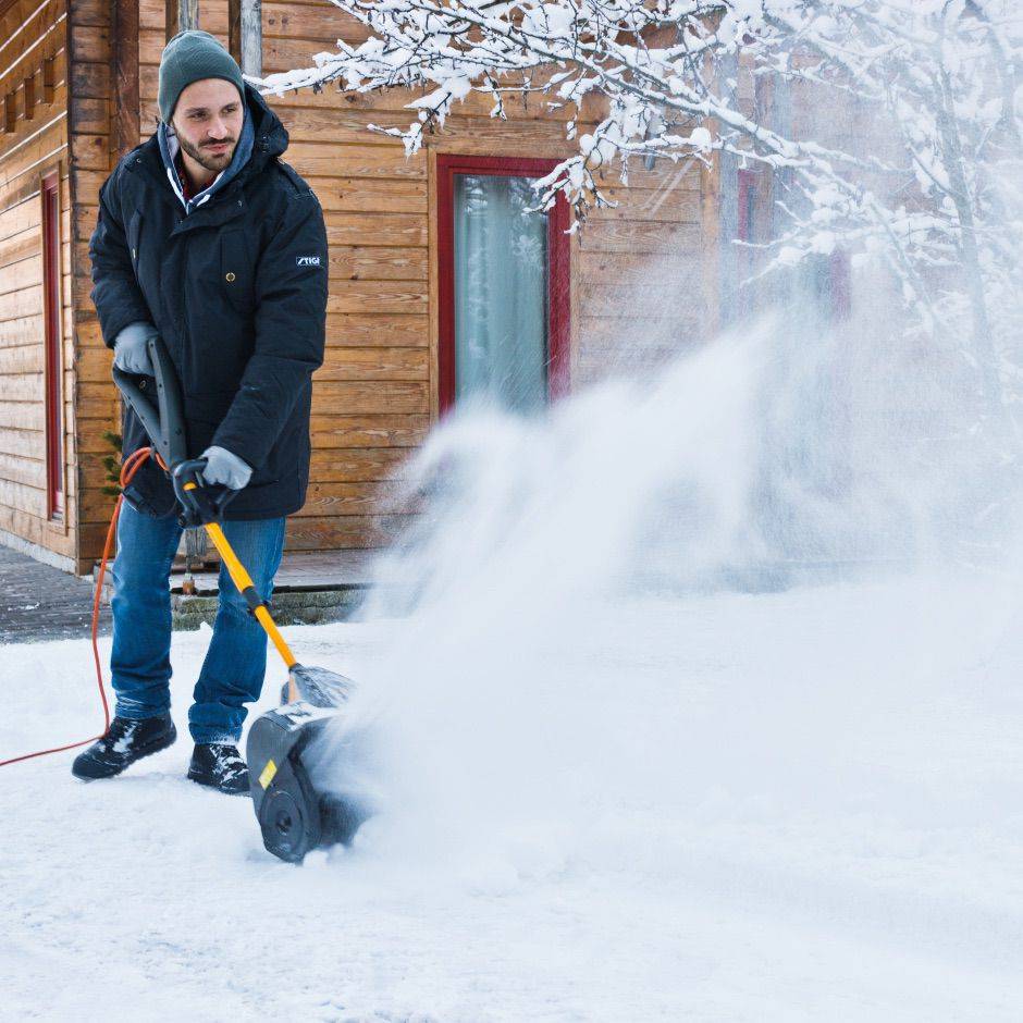 Актуальный рейтинг электрических снегоуборщиков: лучшие модели для дома по версии ichip.ru