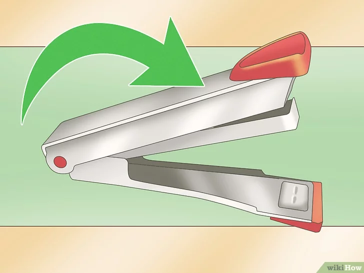 Как вставить скобы в большой степлер