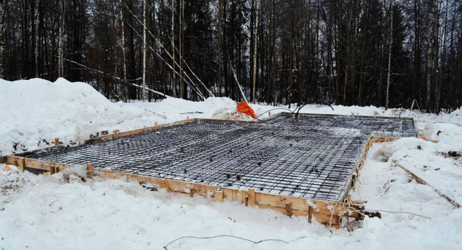 Заливка бетона при минусовой температуре без прогрева: методы и рекомендации