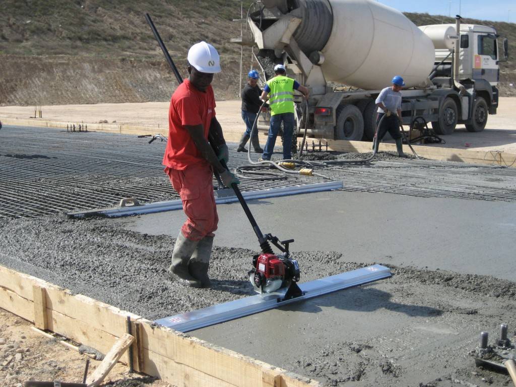 Виброрейка для укладки бетона. основные параметры