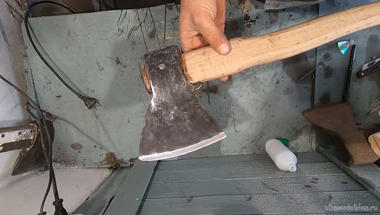 Как насадить топор на топорище, заточить инструмент, и правильно его использовать