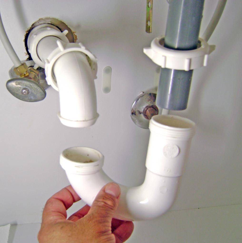 Почему пахнет канализацией в частном доме: причины и способы устранения- обзор +видео