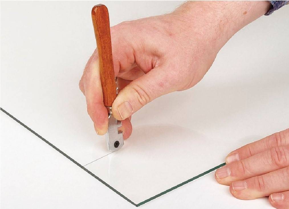 Приспособления для резки стекла: виды стеклорезов, советы, как выбирать качественный инструмент