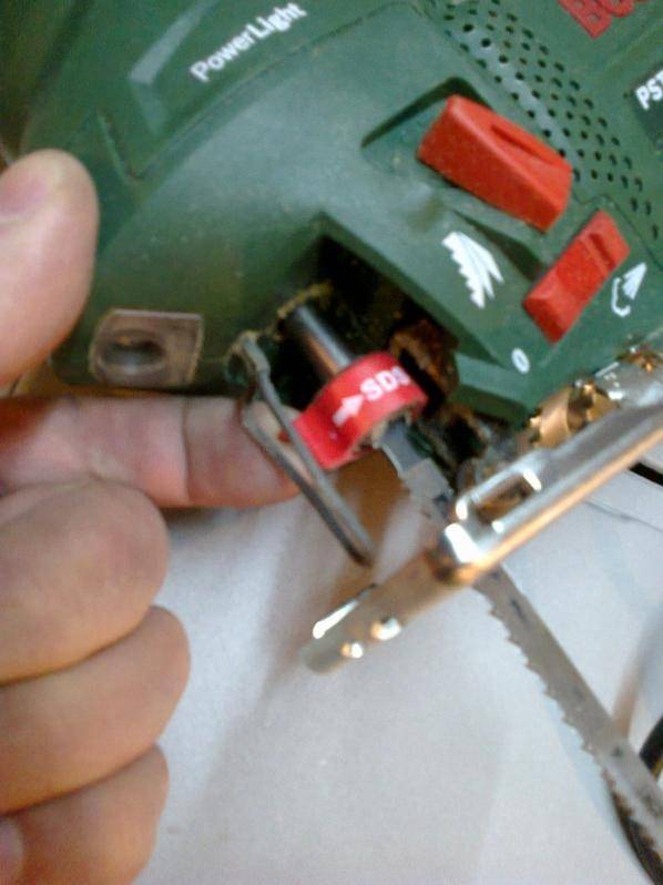 Как правильно проводить ремонт электролобзика своими руками?