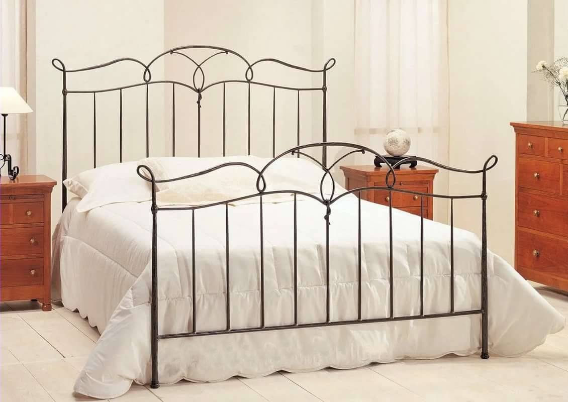 Кованые кровати - как выбрать? виды моделей. фото.