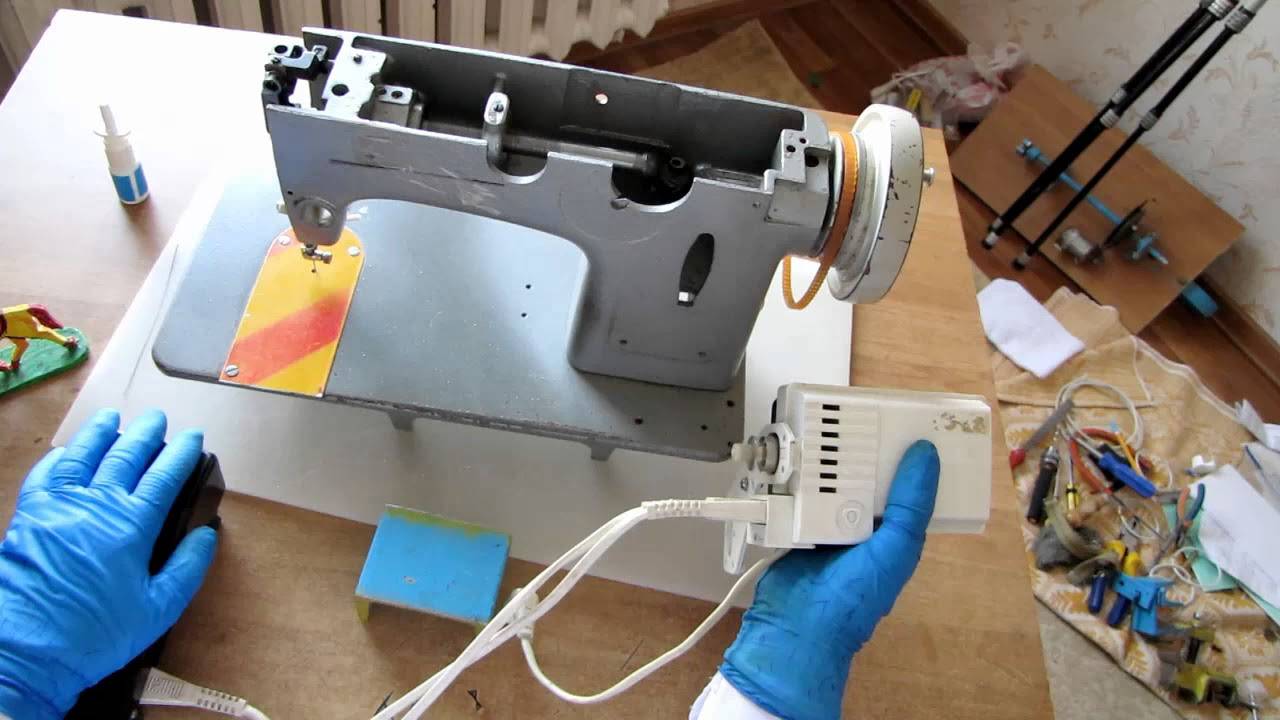 Электролобзик из подручных средств: за основу берется старая швейная машинка