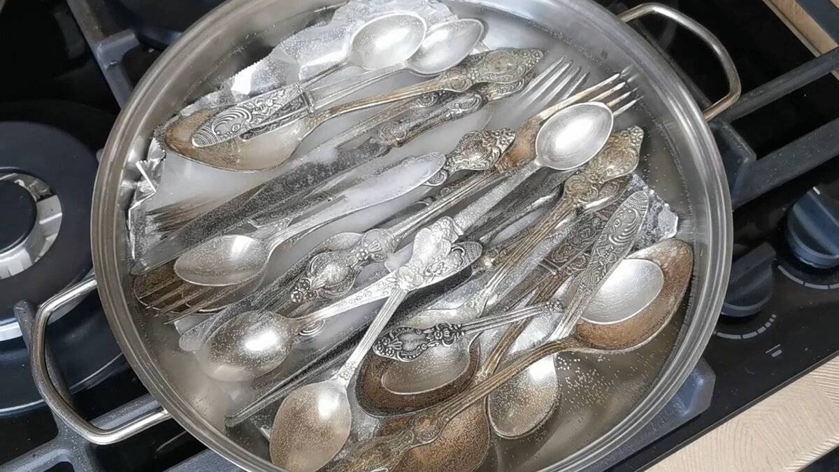 Как чистить посуду из мельхиора в домашних условиях от черноты: выбор средства