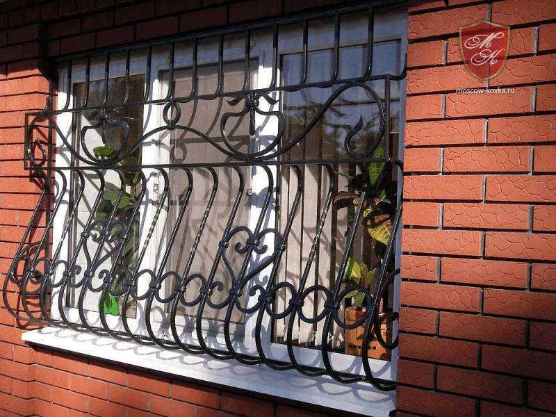 Кованые решетки на окна (50 фото) - декоративные металлические ограждения