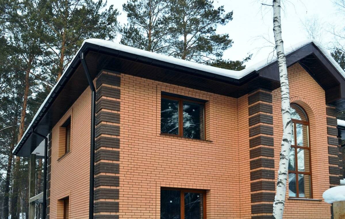 Облицовка дома кирпичом, дизайн дома из облицовочного кирпича, красивые фасады из кирпича разного цвета